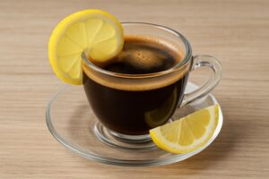 Café con Limón: Beneficios Reales, Mitos y 3 Recetas que Debes Probar
